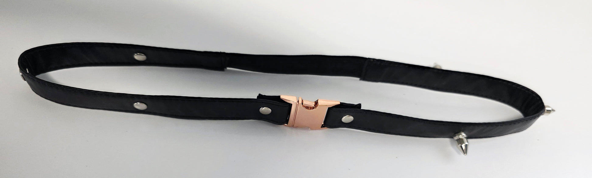 shows belt as a whole connected in front by rose gold buckle